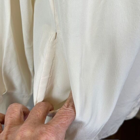 Equipment Silk Button Front Shirt Chest and Side Pockets Cream Color Oversized S - Picture 4 of 14